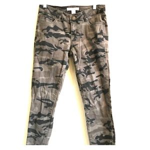 Camo skinny jeans size 26